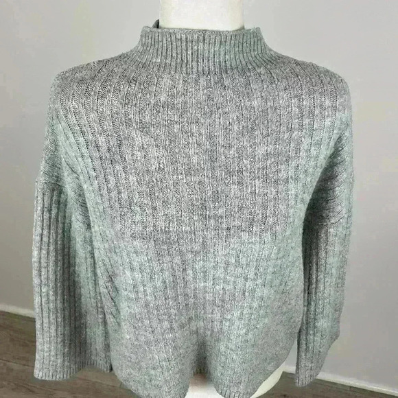 Forever 21 Grey Ribbed Turtleneck Sweater Size M - Picture 2 of 8